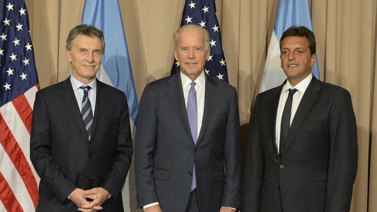 Mauricio Macri junto al vicepresidente de EEUU Joe Biden y el lider de la oposición Sergio Massa