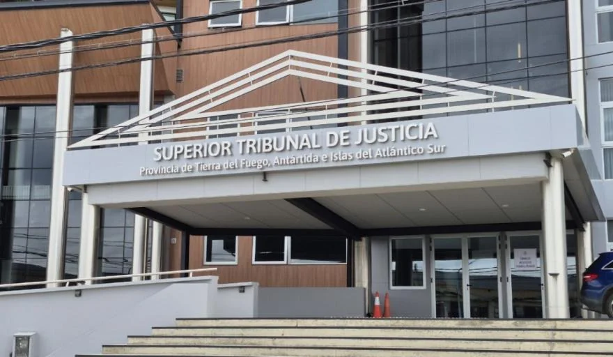 superior tribunal tierra del fuego entrada