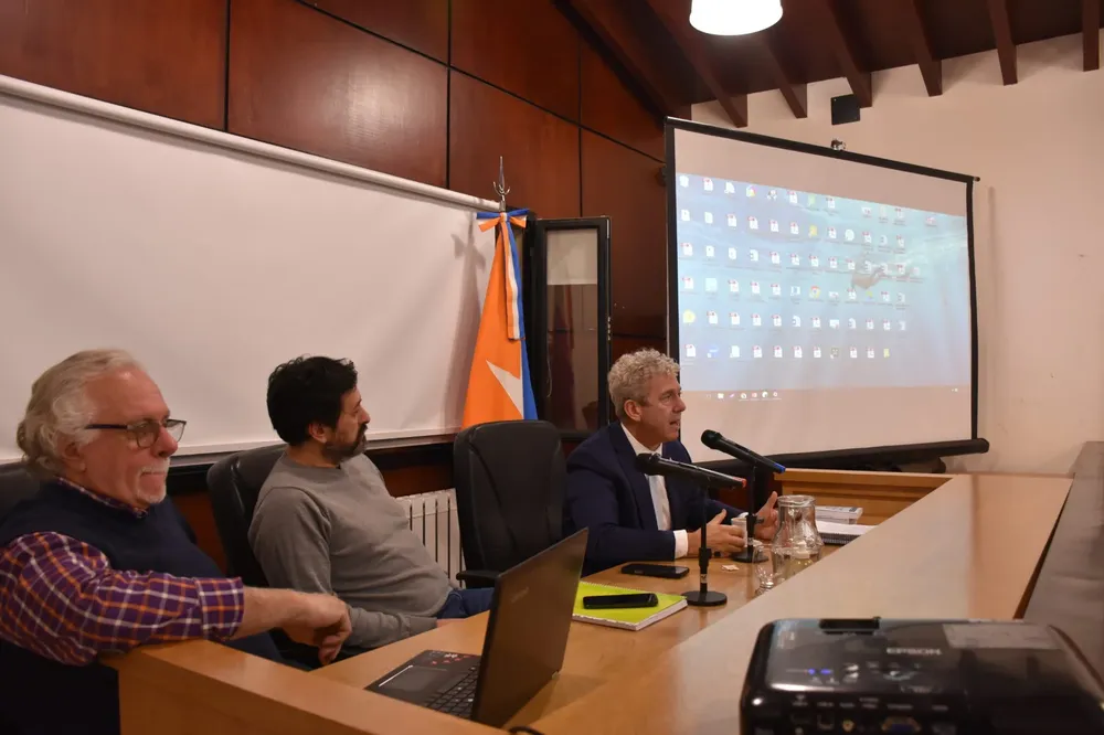 LÖFFLER CHARLA PROVINCIA ARCHIPELAGICA