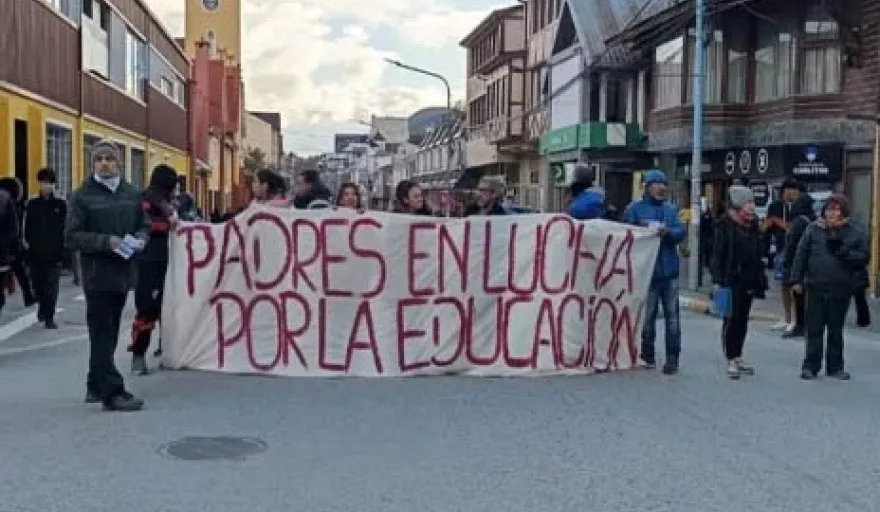 padres en lucha ushuaia marcha