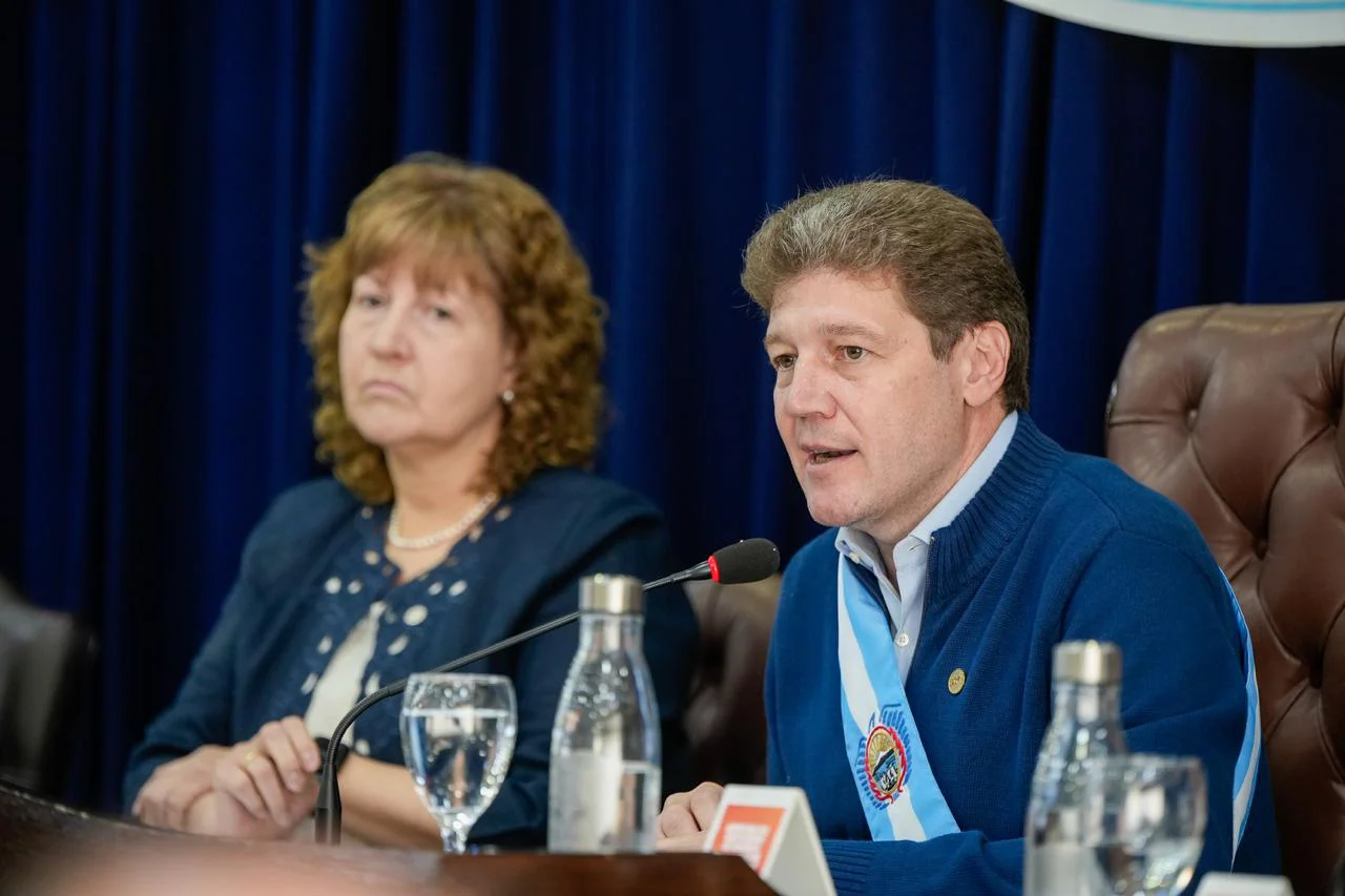 gustavo melella tierra del fuego mito verso impulso fueguino