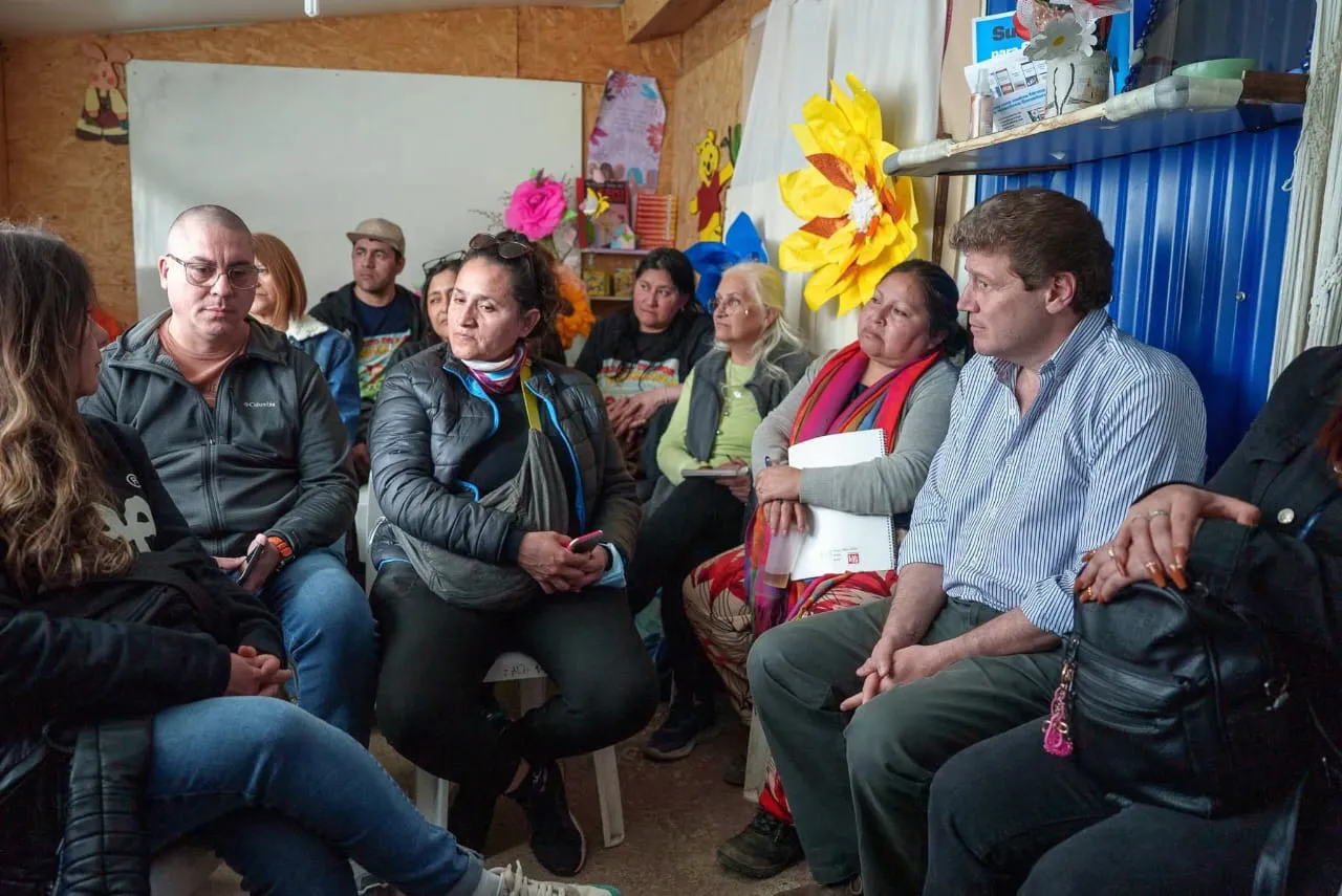 gustavo melella acorralado por los vecinos de ushuaia promesas vacias