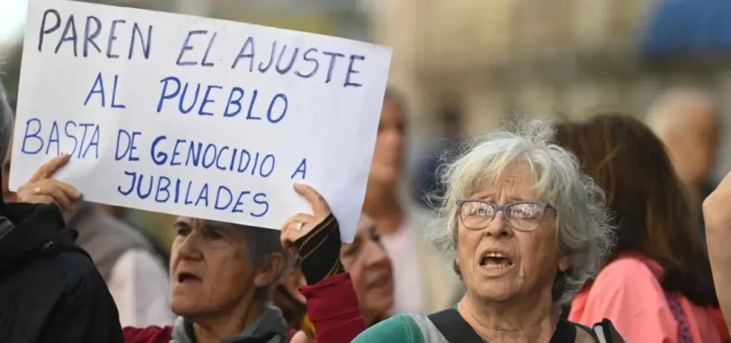 jubilados marcha cartel ajuste