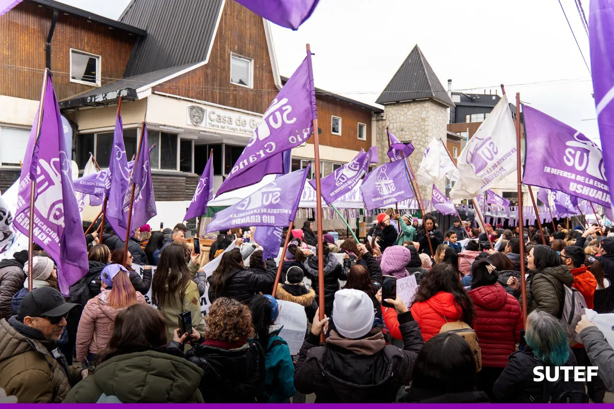 marcha sutef casa de gobierno ushuaia