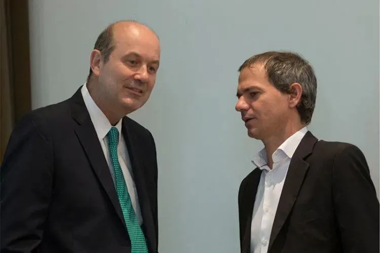 lucas llach sturzeneger