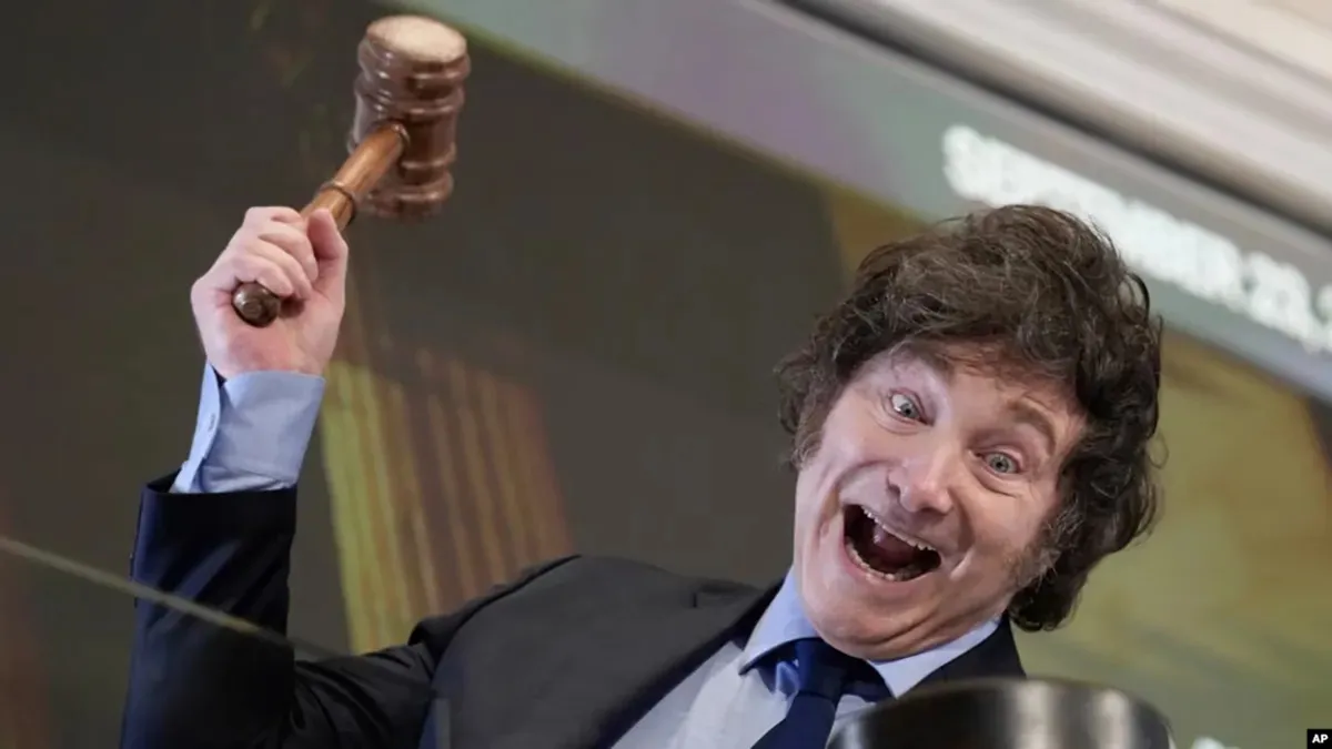 javier milei loco martillo