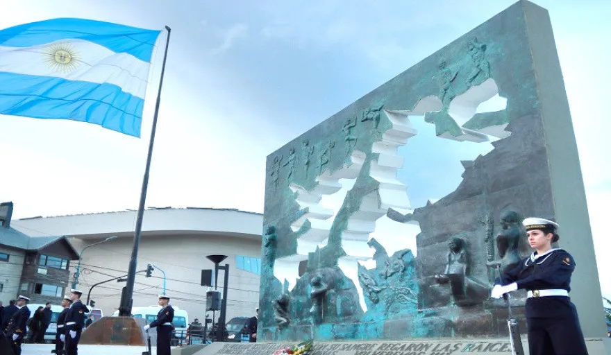 monumento malvinas ushuaia