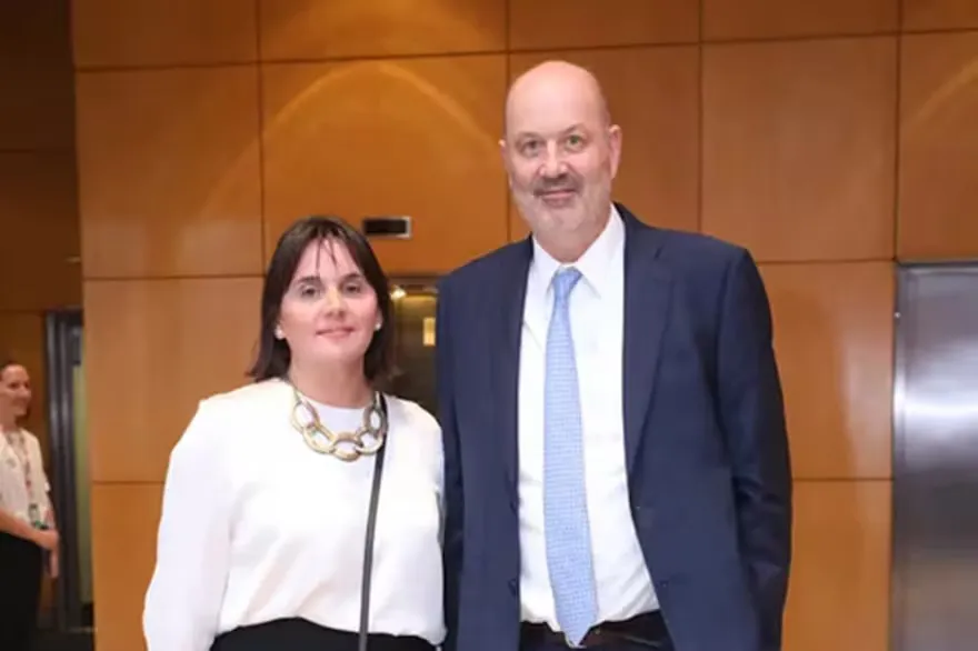 sturzeneger y esposa