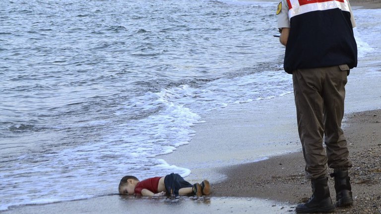 niño ahogado aylan kurdi