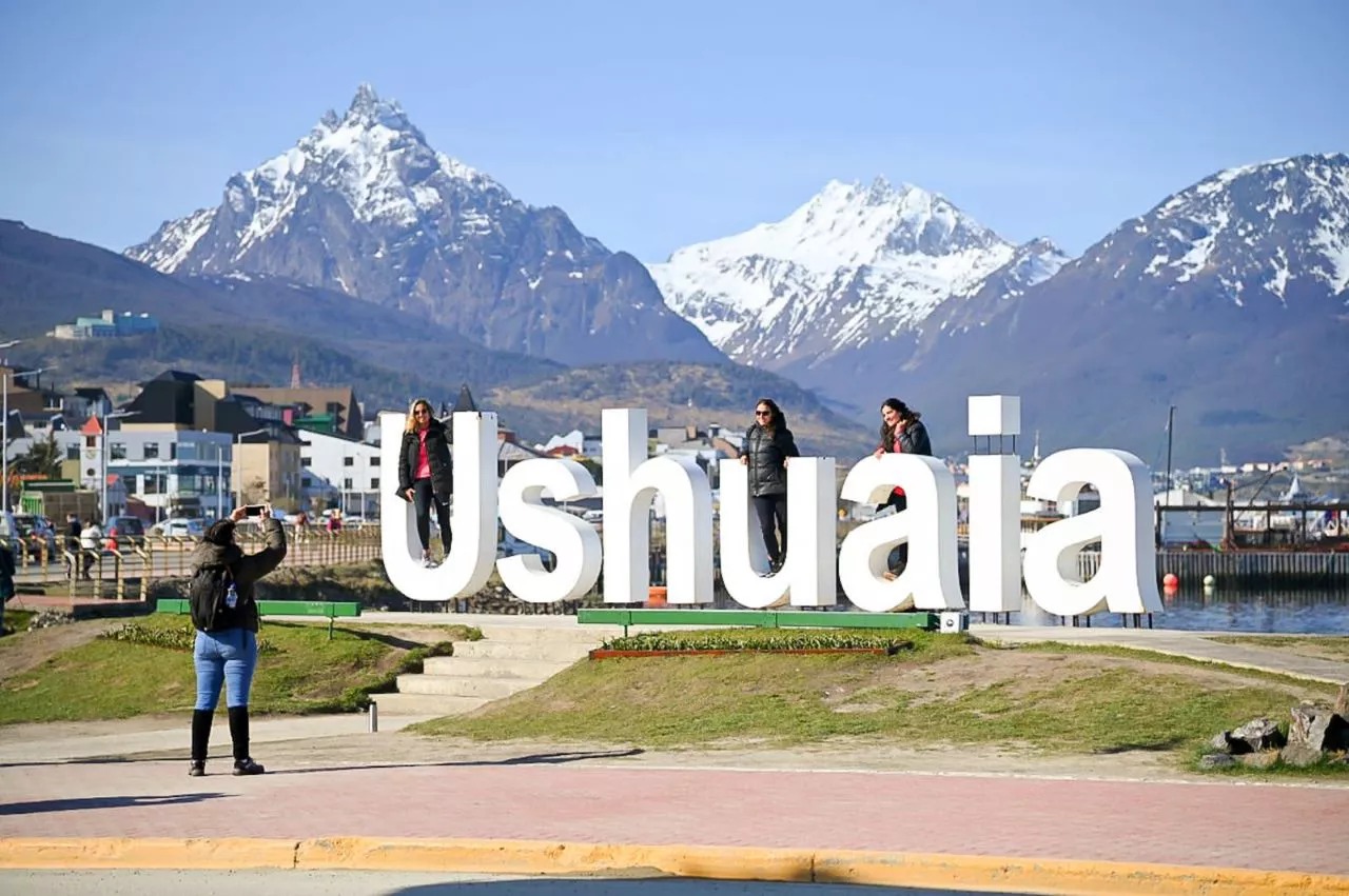 cartel ushuaia turismo
